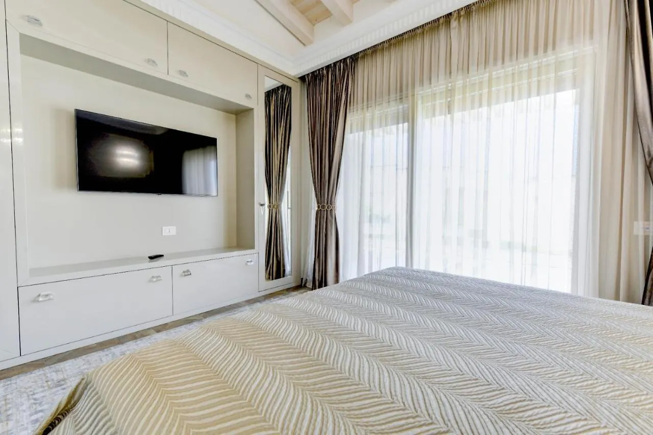 Magic Bay Villa Sirmione Italy